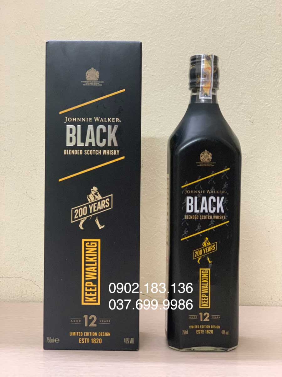 Mặt trước chai rượu Johnnie Walker Black Label 200 Years Icons Limited Edition