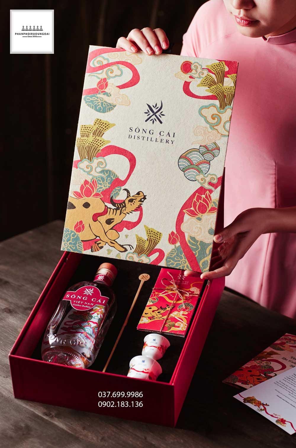 Rượu Gin Sông Cái hộp quà tết Golden Buffalo cho tết nguyên đán 2021 Rượu Gin Sông Cái hộp quà tết Golden Buffalo cho tết nguyên đán 2021