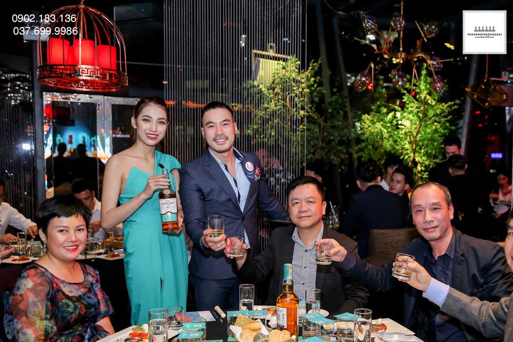 Thực khách tham gia sự kiện rượu và The Glenlivet 12 năm Double Oak
