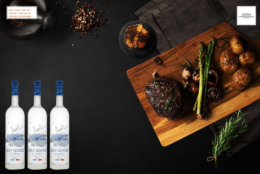 Grey Goose Vodka 1500ml và món ăn ngon Thưởng thức rượu Grey Goose Vodka 1500ml và bít tết ngon