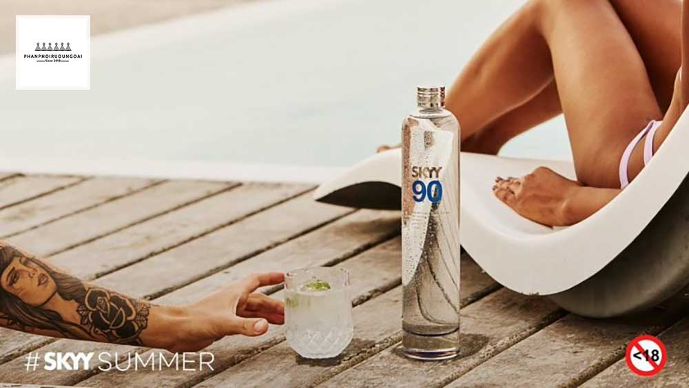 Thưởng thức rượu Vodka Skyy 90