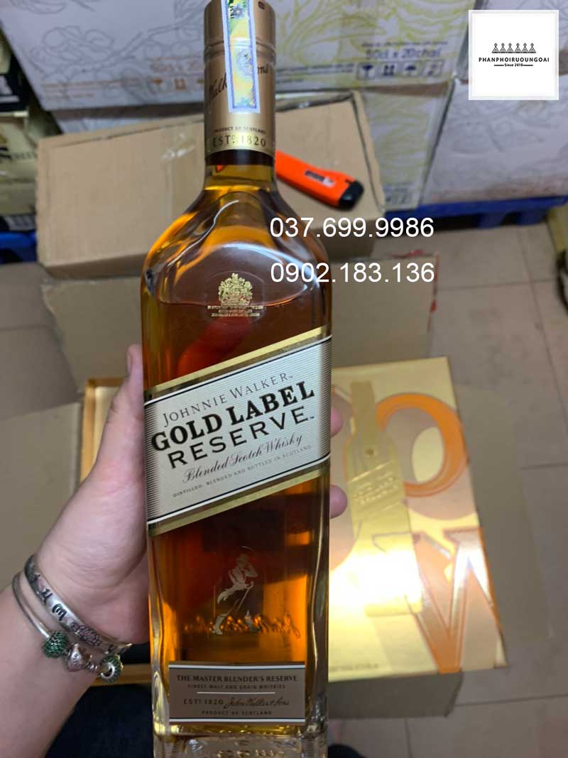Ảnh thực tế mặt trước rượu Johnnie Walker Gold Label tết 2022