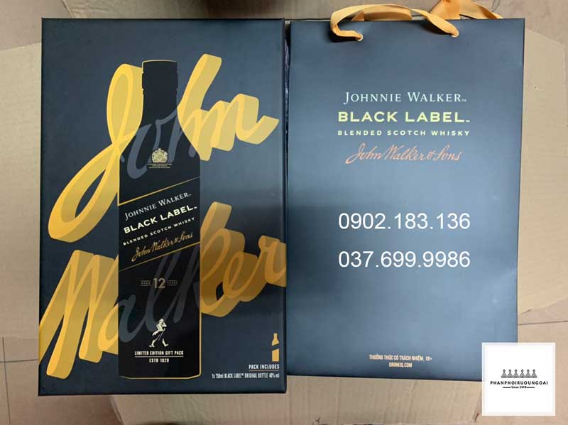 Ảnh thực tế rượu Johnnie Walker Black Label hộp quà tết cho biếu tặng và thưởng thức 