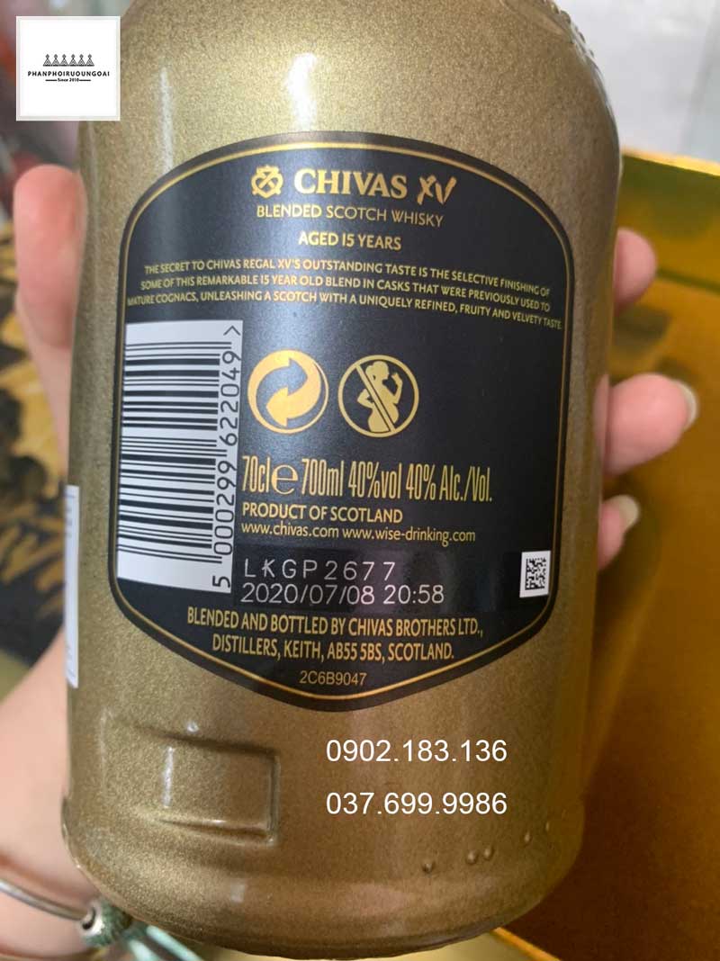 Mặt sau chai rượu Chivas XV hộp quà tết 2022 