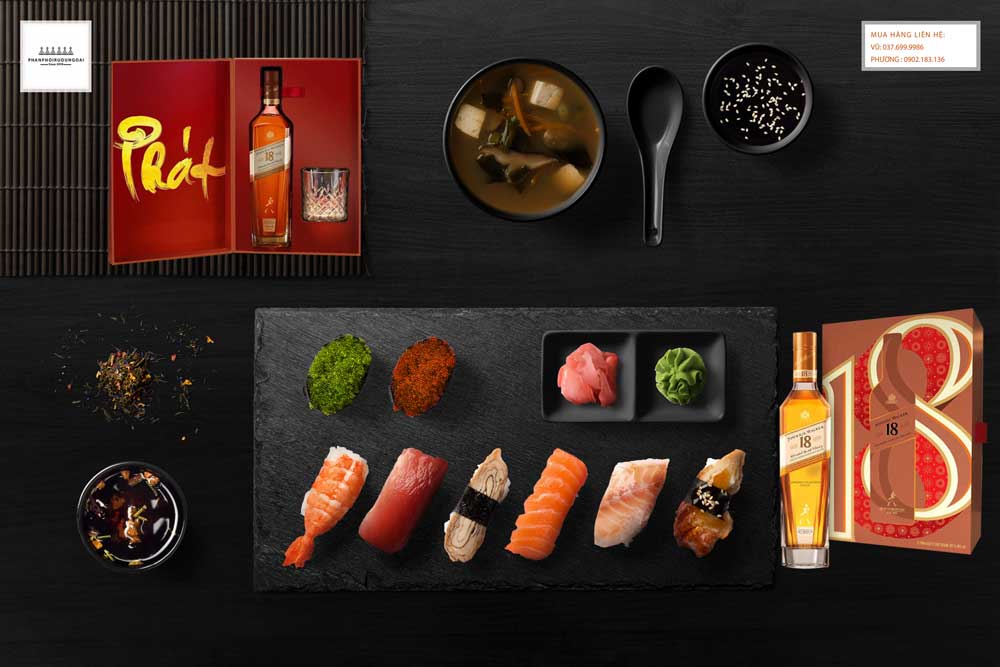 Thưởng thức rượu Johnnie Walker 18 năm hộp quà tết 2022 với sushi 