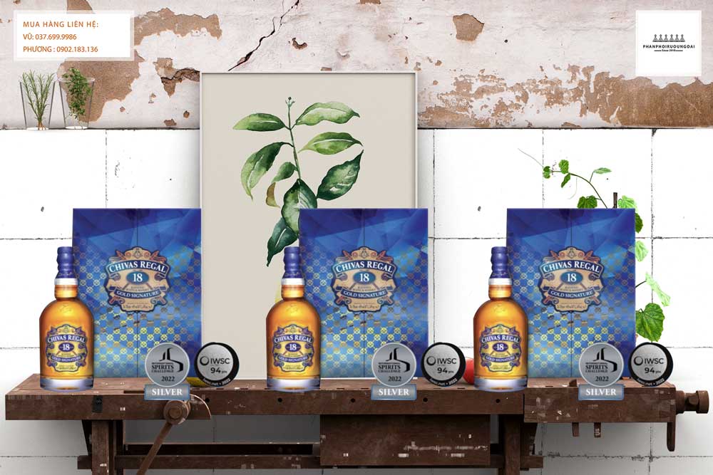 Rượu chivas 18 năm hộp quà tết 2023 Ảnh Rượu Chivas 18 hộp quà tết 2023 dành cho biếu tặng đối tác