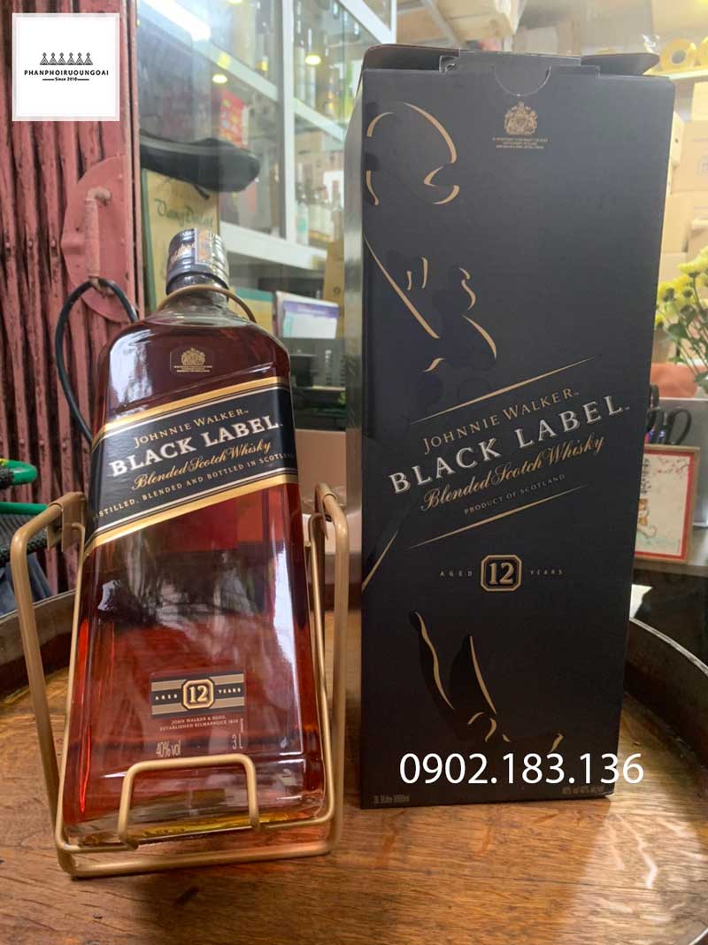 Ảnh thực tế của Rượu Johnnie Walker Black label 3L hay John đen 3L 