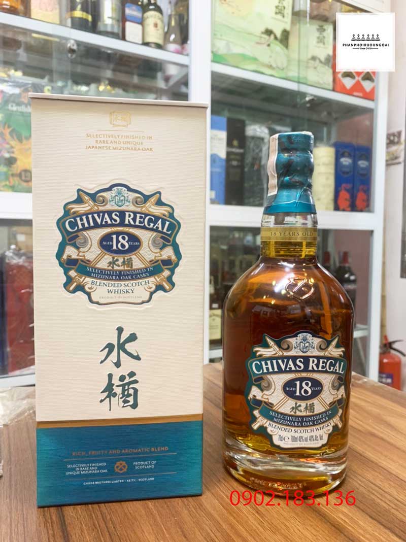 Ảnh thực tế rượu Chivas 18 Mizunara hộp thường 