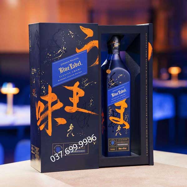 Ảnh thực tế Johnnie Walker Blue Label Elusive Umami 