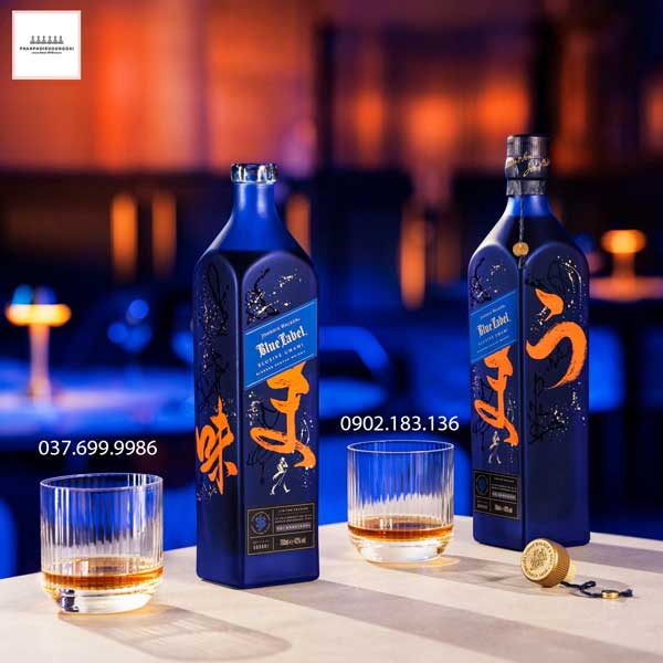 Thưởng thức hương vị rượu Johnnie Walker Blue Label Elusive Umami 