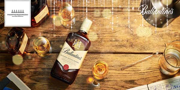 Thưởng thức rượu ballantine's Finest 