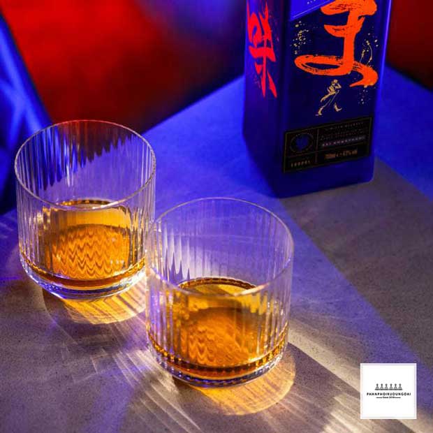 Rượu Johnnie Walker Blue Label Elusive Umami Whisky cho người sành