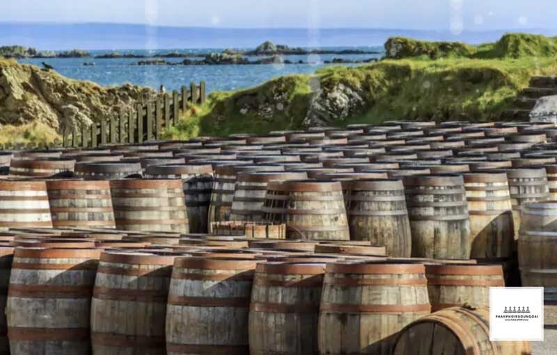 Thùng ủ rượu tại Speyside Thùng gỗ sồi ủ rượu tại Vùng Speyside - Scotland