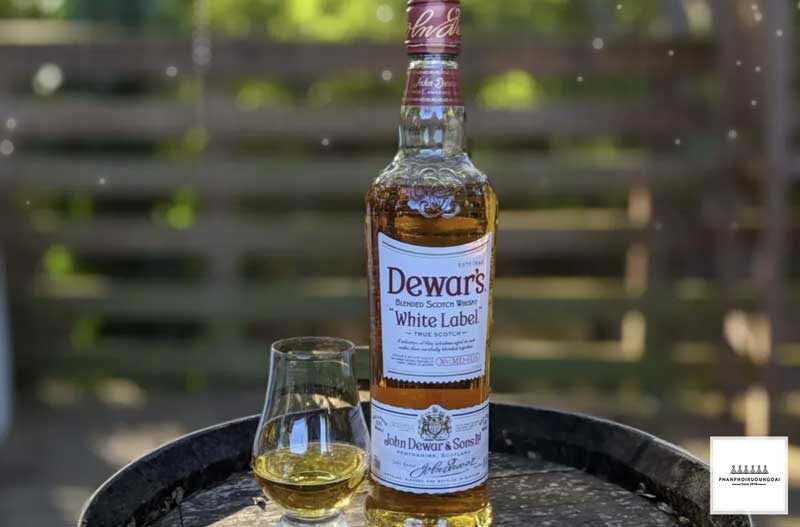 Scotch Whisky Dewar's White Label Tìm hiểu rượu Scotch Whisky Dewar's White Label