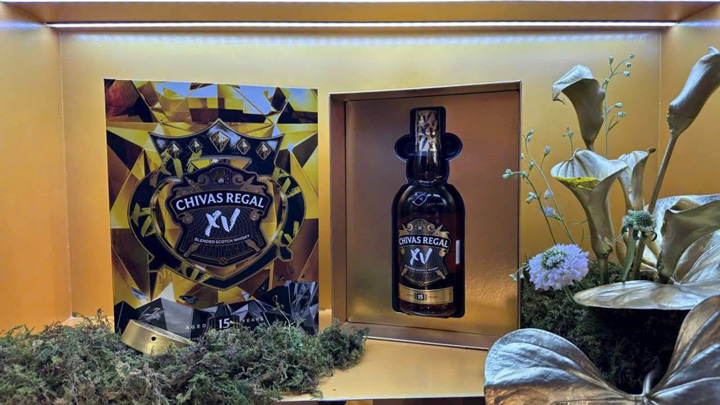 bên trong hộp rượu chivas xv tết 2025