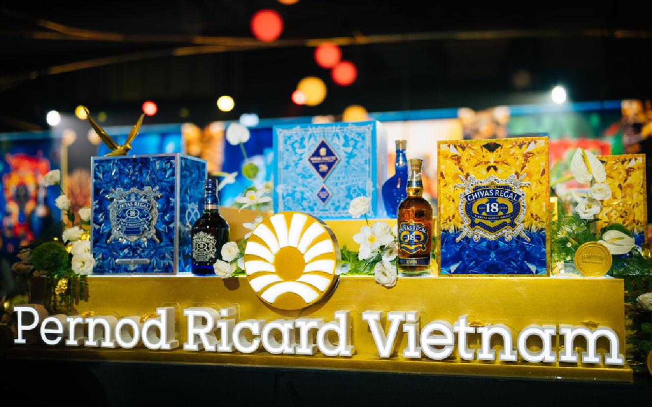 Bộ đôi các sản phẩm hộp quà tết Chivas 18 tết 2026