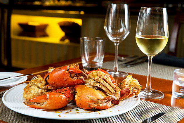 Rượu vang trắng thường được ăn với hải sản